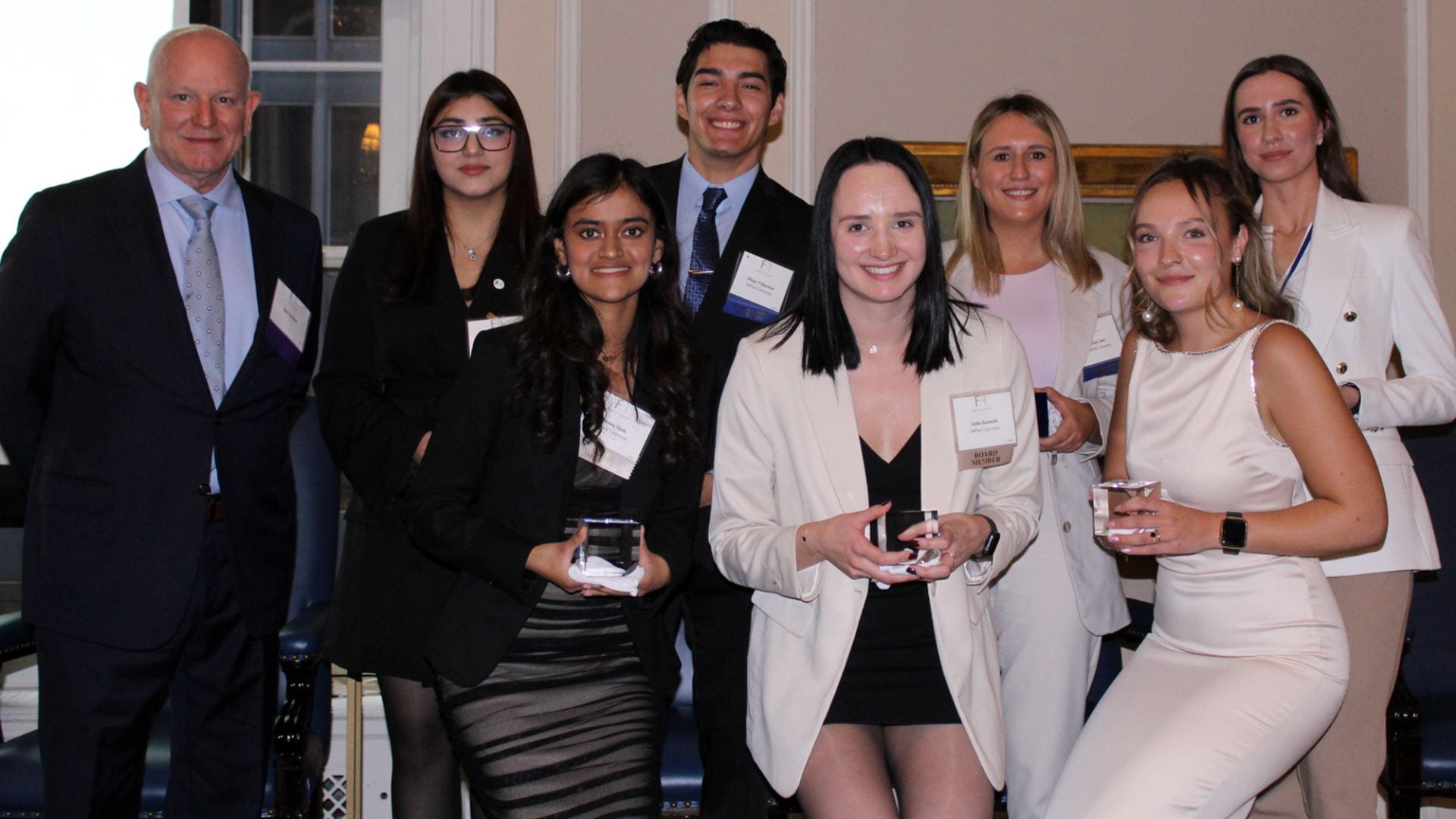 Lori Holland Emerging Leaders (front row, L to R), students Desna Shah, Julia Zuzinski and Grace Haucke, celebrate the new Lori Holland Initiative for Women with (back row, L to R) donor Robert A. Holland and Lori Holland Memorial Scholarship winners Faria Mobashar, Diego Villasenor, Molly Ball and Nicole Juszczy.