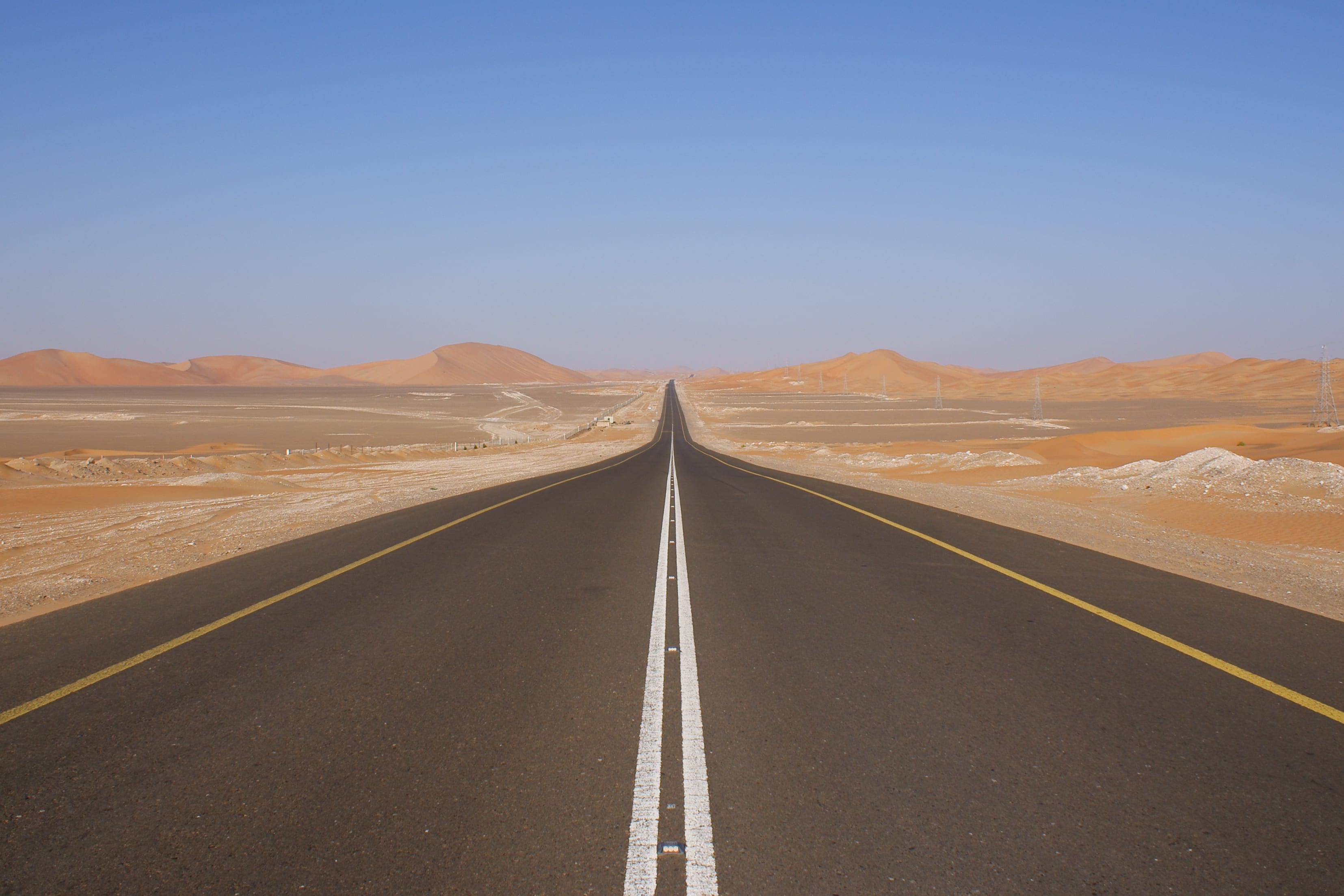 Desert_road_UAE